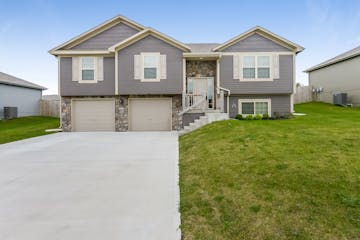 425 Sunflower Dr Raymore, MO 64083